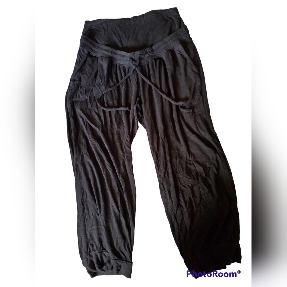 Super soft maternity capris